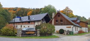 Jesionówka od strony drogi